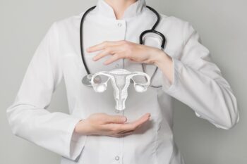 Prolaps uterin: factori de risc, abordări clinice, prevenție