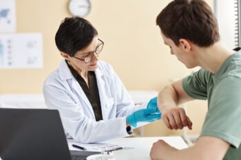 Condiții dermatologice agravate de frig: recomandări în psoriazis și eczeme