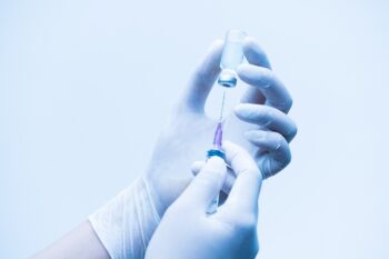 Actualizări în protocolul de vaccinare antigripală: rolul farmacistului în sezonul gripelor